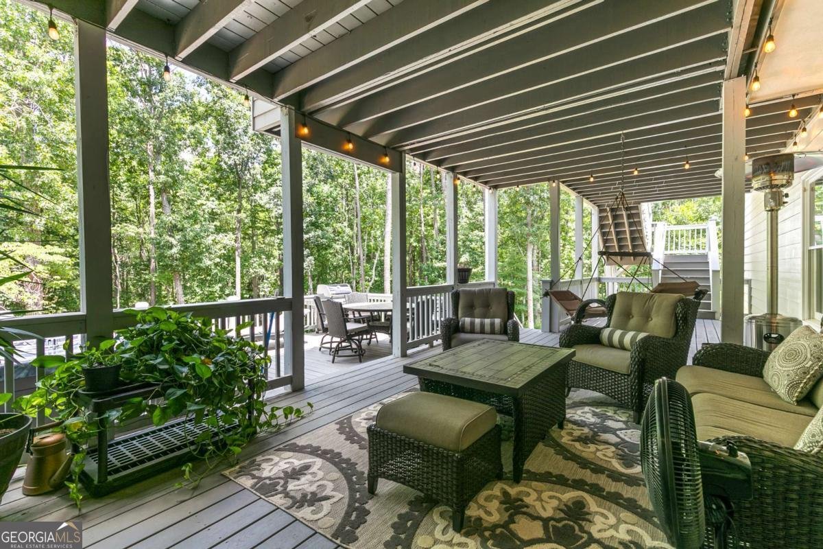 151 Wilshire Drive White - 18