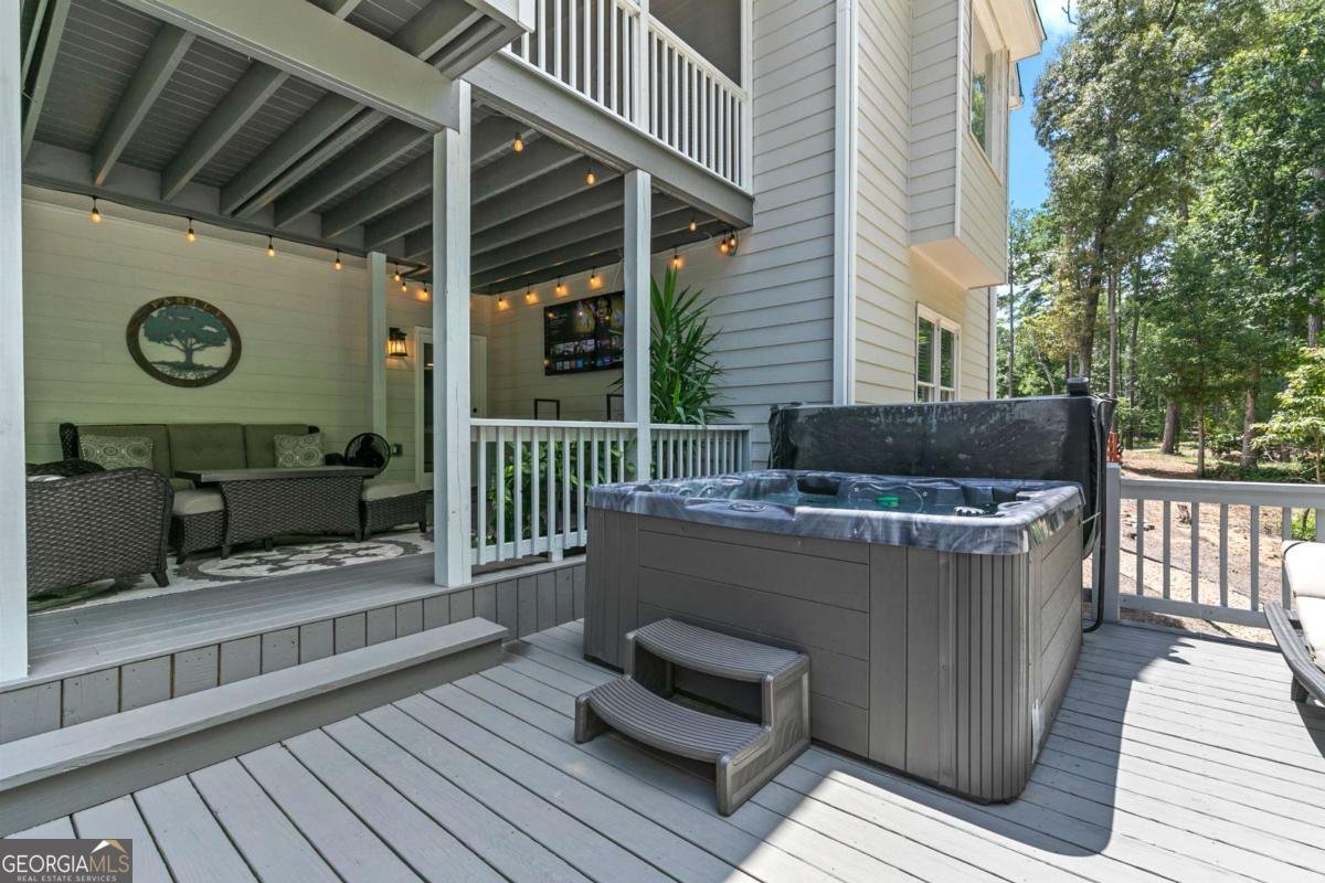 151 Wilshire Drive White - 21