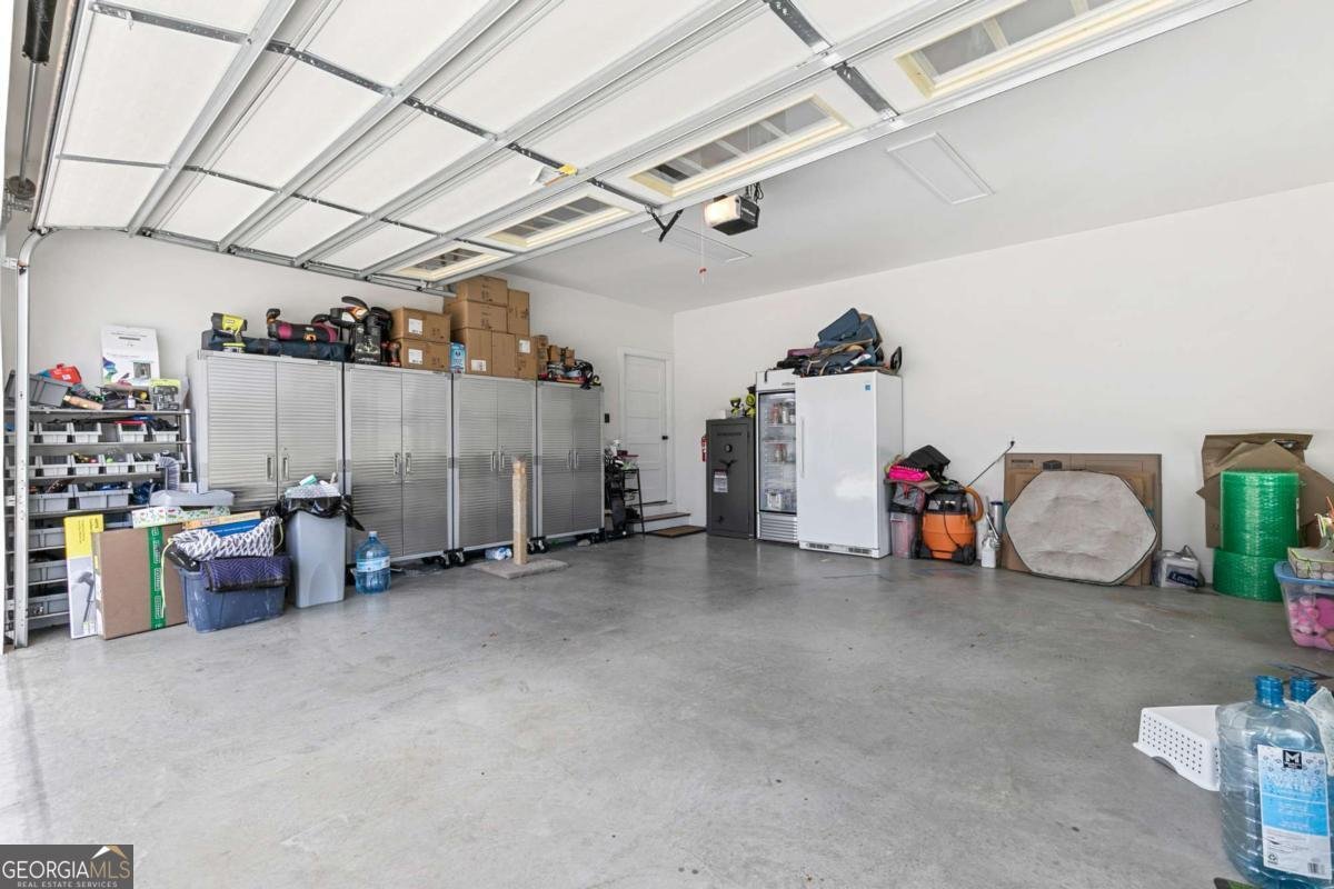 151 Wilshire Drive White - 25