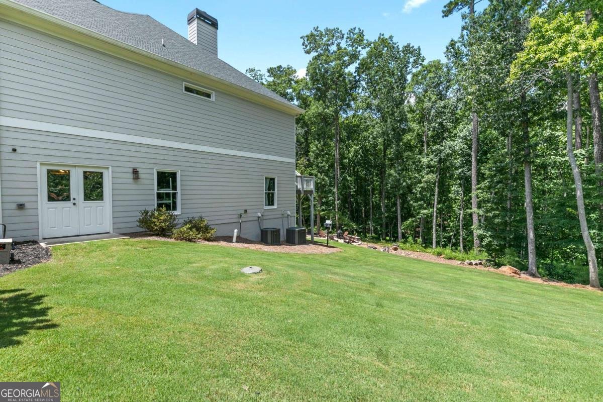 151 Wilshire Drive White - 28