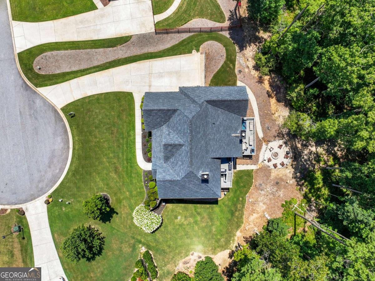 151 Wilshire Drive White - 32
