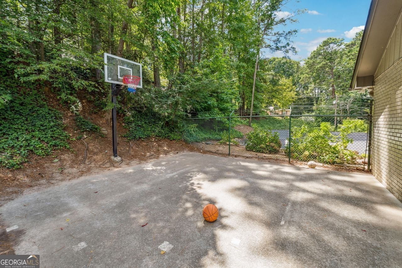 3675 TOXAWAY Court Chamblee - 36