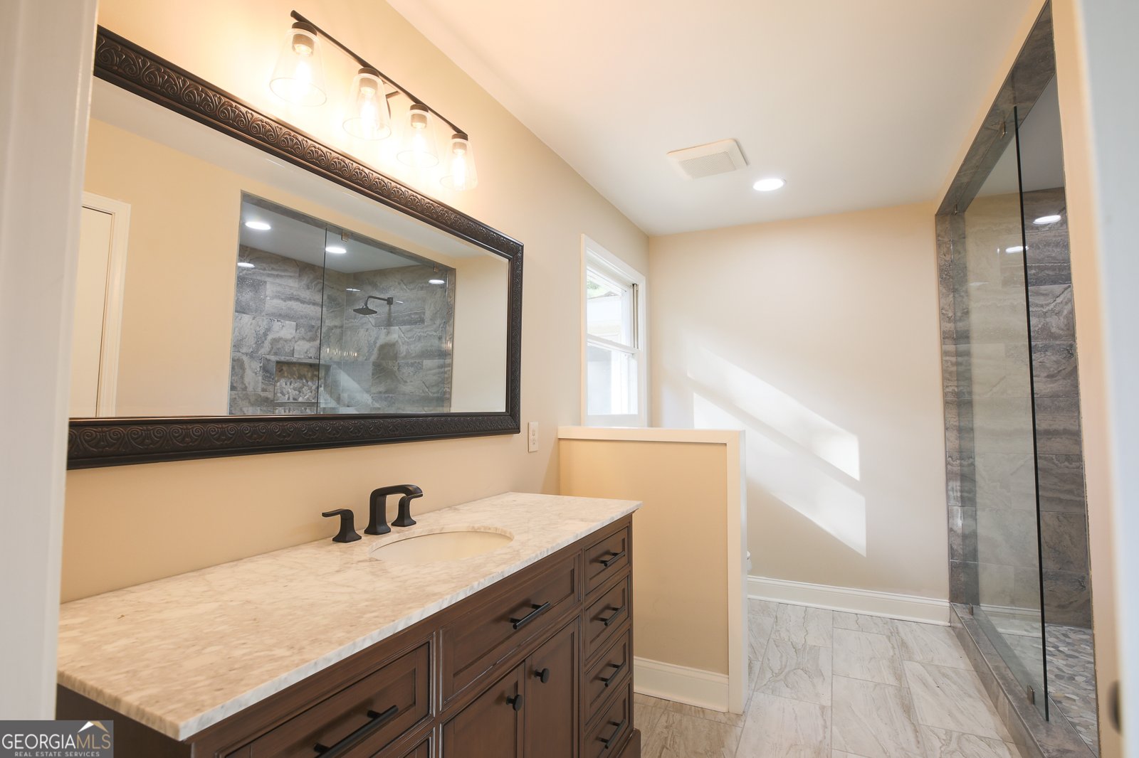 5540 Farm House Lane Oakwood - 20