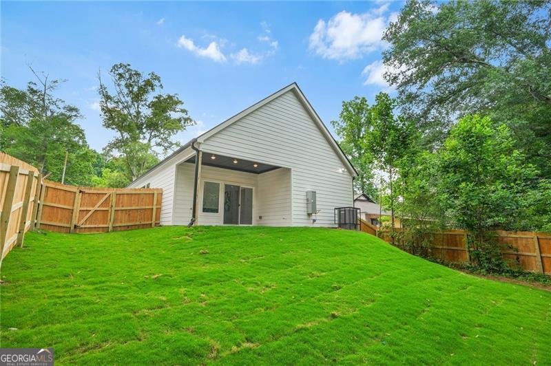 587 Woods Atlanta - 4