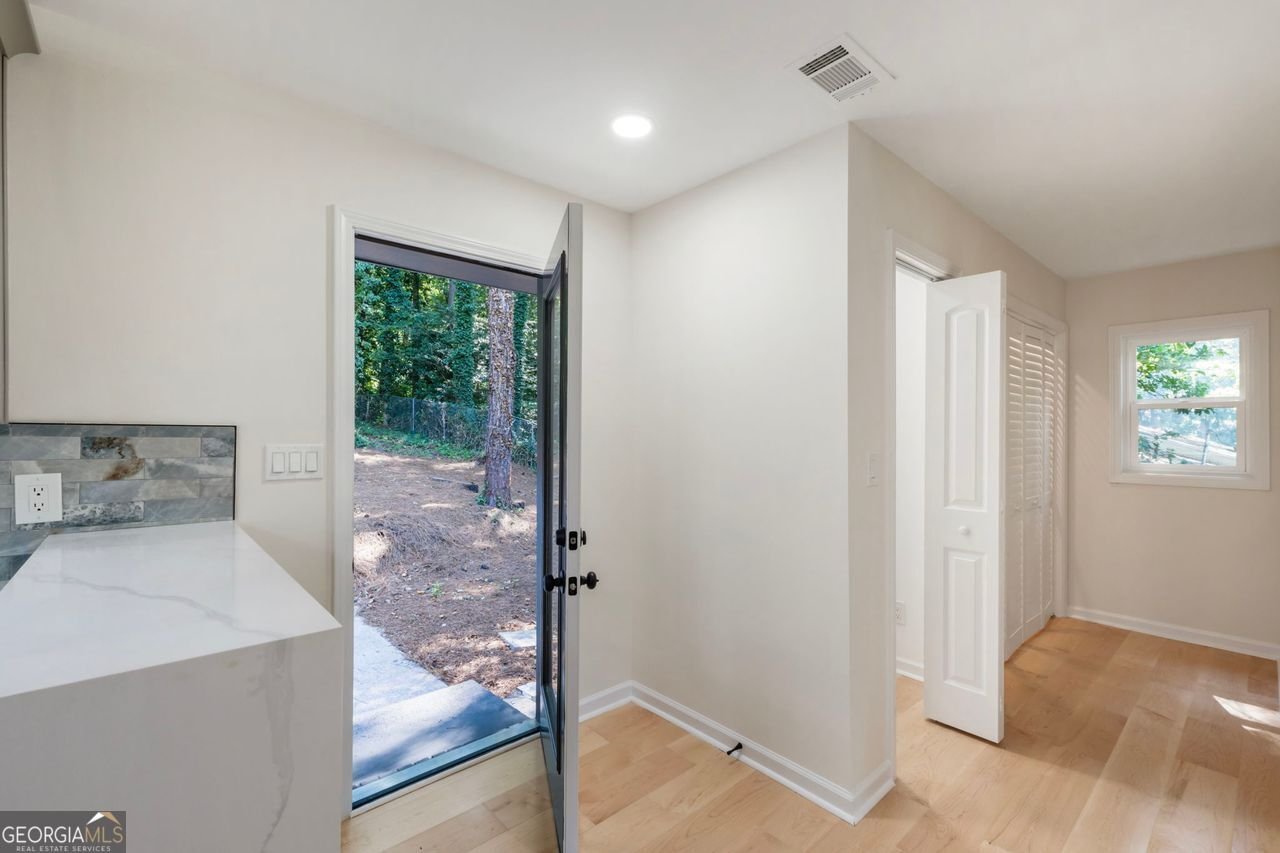 2431 Nancy Atlanta - 27