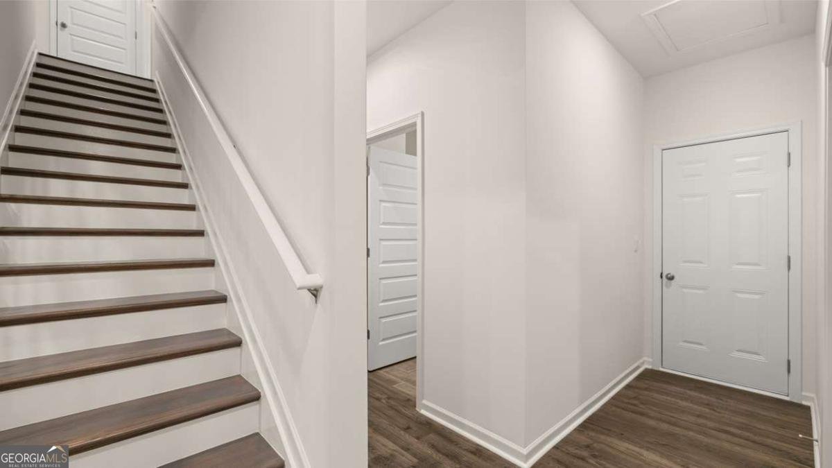 556 SILVER MOON Drive Loganville - 25