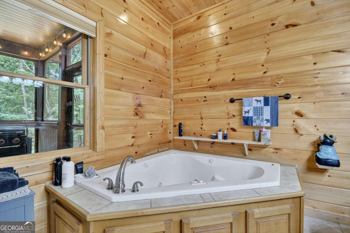 2587 Goose Island Road Cherry Log - 26