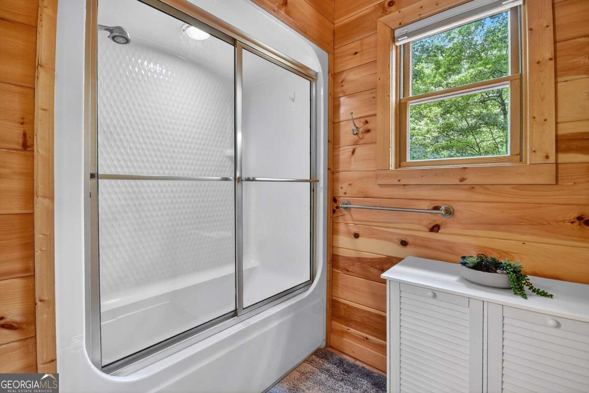 2587 Goose Island Road Cherry Log - 32