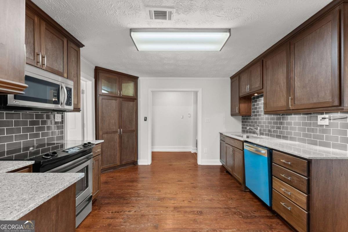 59 WRIGHT Street Winder - 11