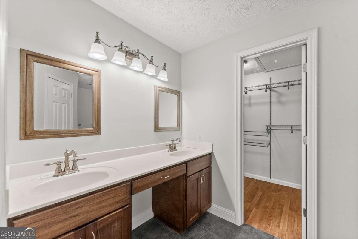 59 WRIGHT Street Winder - 17
