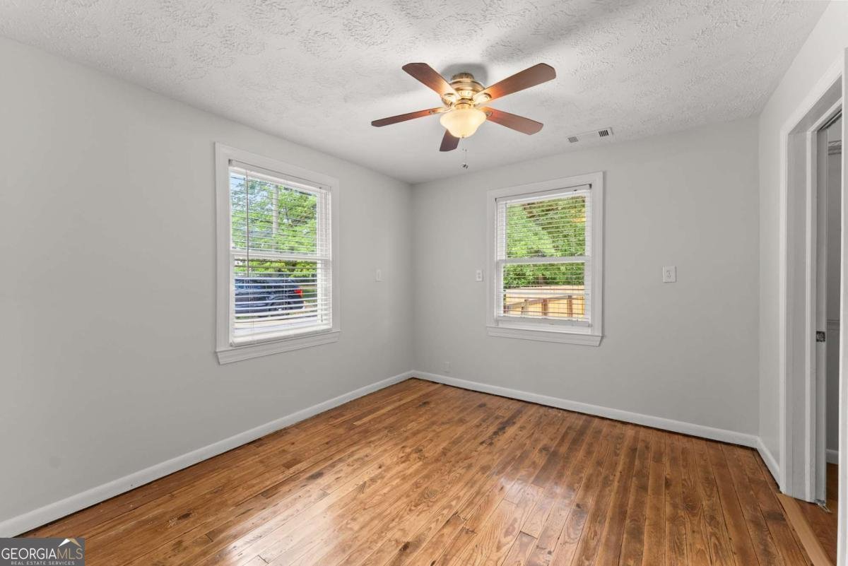 59 WRIGHT Street Winder - 23