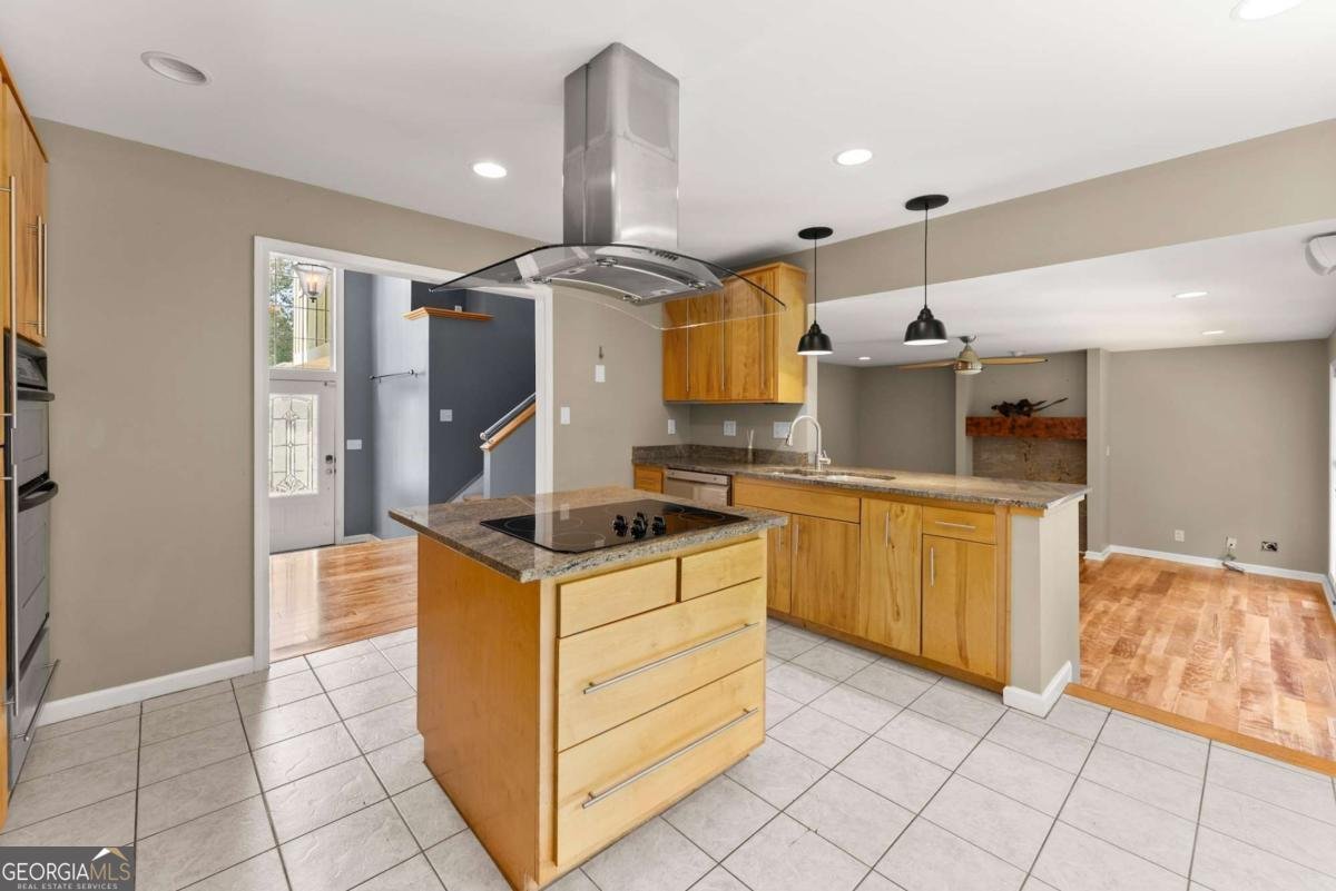 272 INDIAN COVE Drive Dawsonville - 13