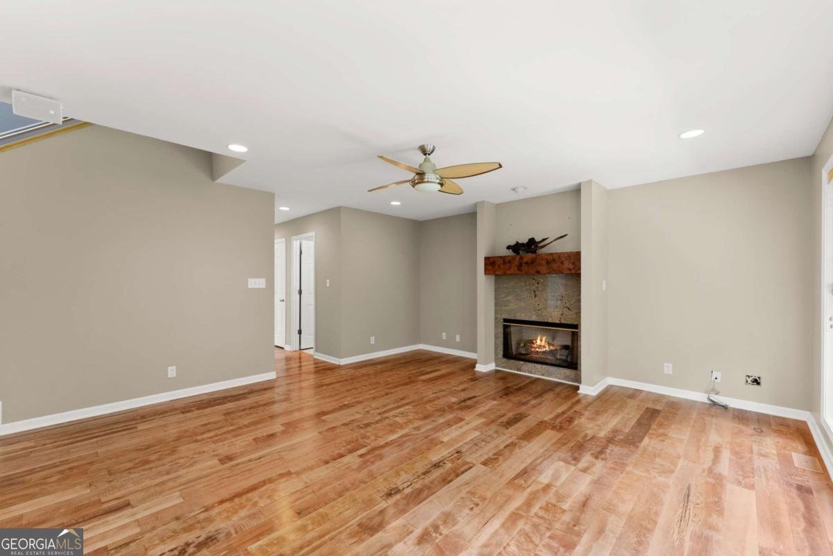 272 INDIAN COVE Drive Dawsonville - 16
