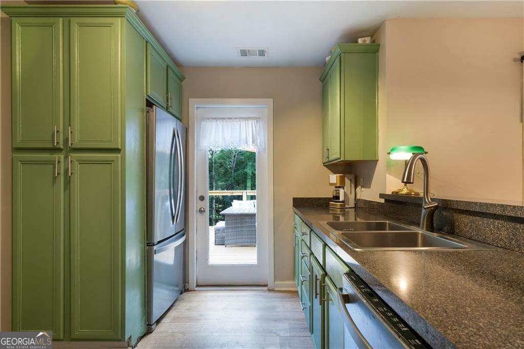 25 Autumn Place White - 10