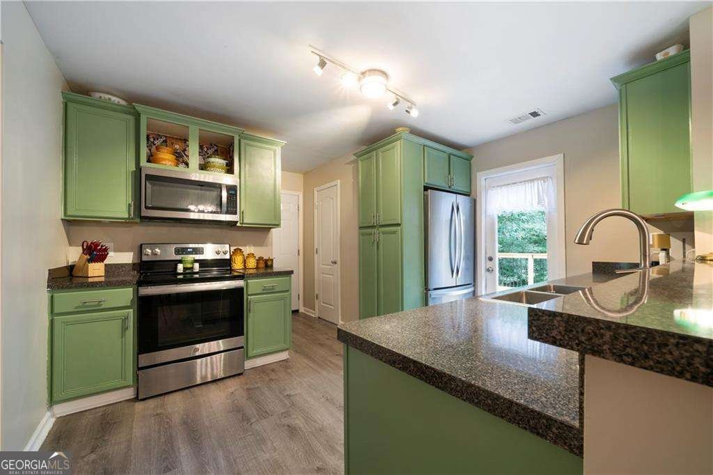 25 Autumn Place White - 12
