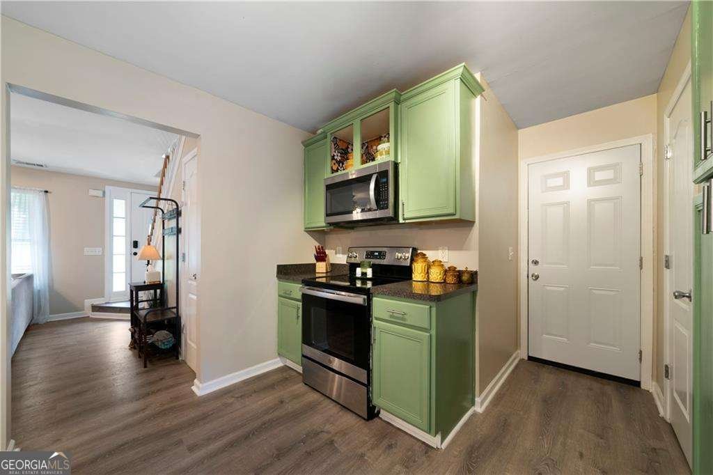 25 Autumn Place White - 13