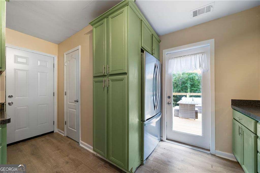 25 Autumn Place White - 14