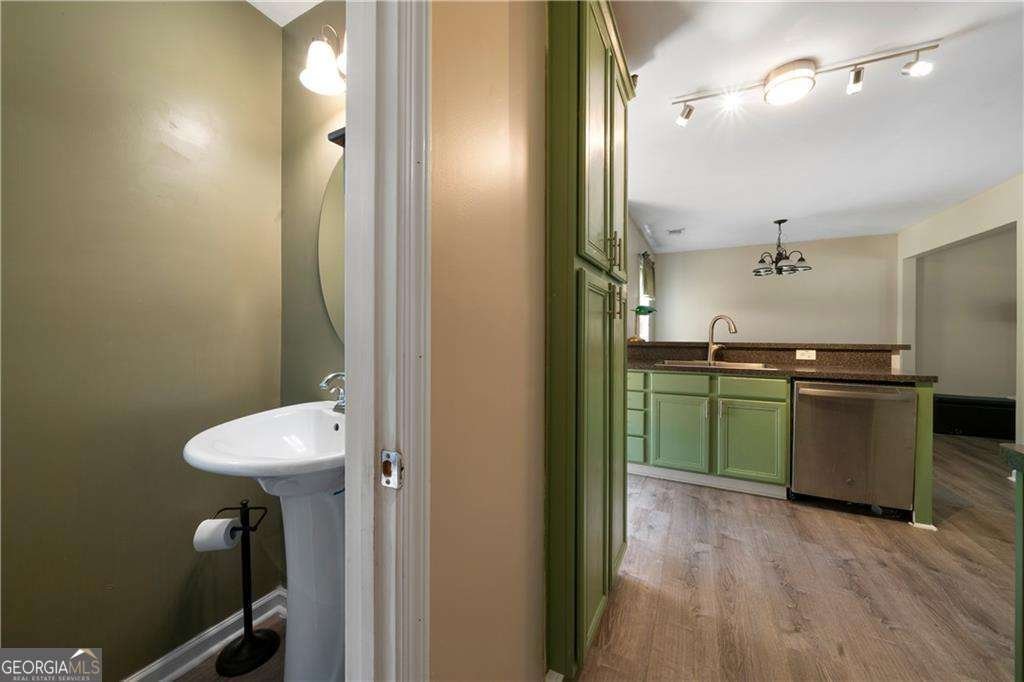 25 Autumn Place White - 16