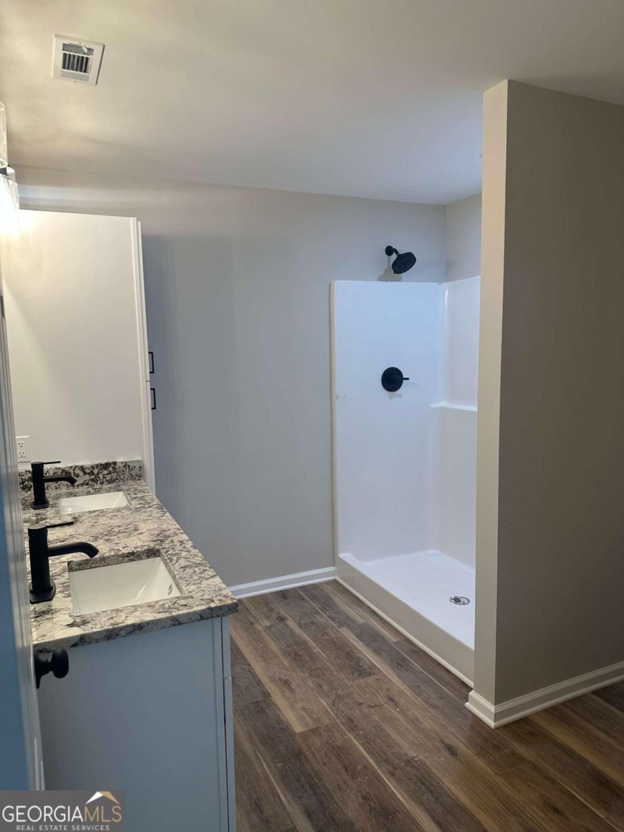 22 HIGH POINTE Drive White - 14
