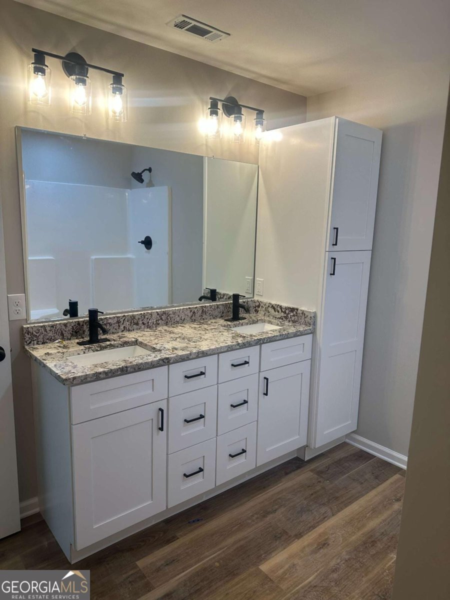 22 HIGH POINTE Drive White - 16