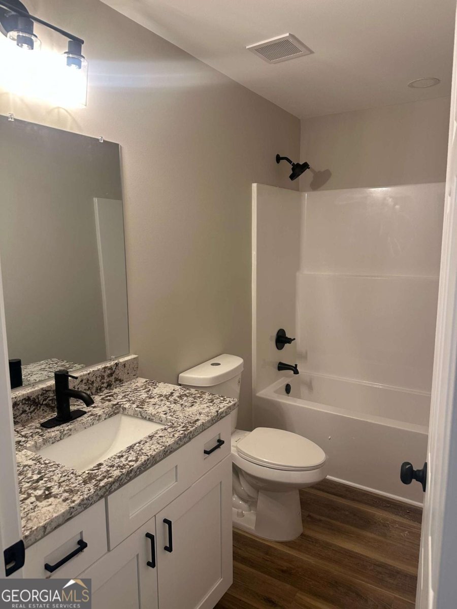 22 HIGH POINTE Drive White - 19