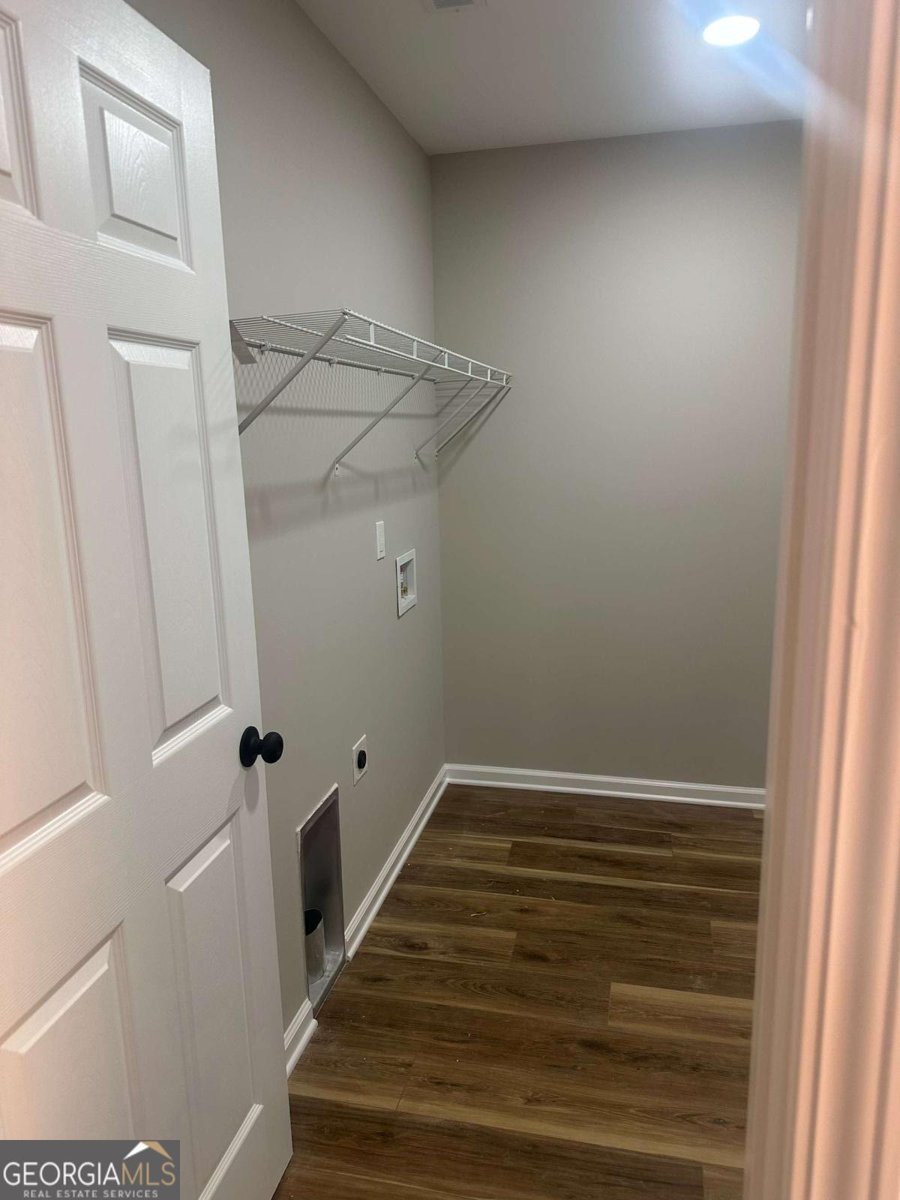 22 HIGH POINTE Drive White - 8