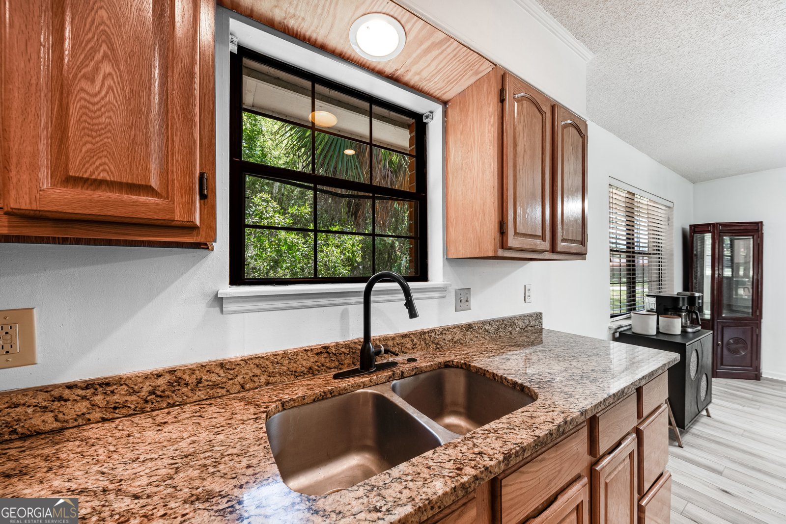 200 Lawnwood Avenue Kingsland - 11