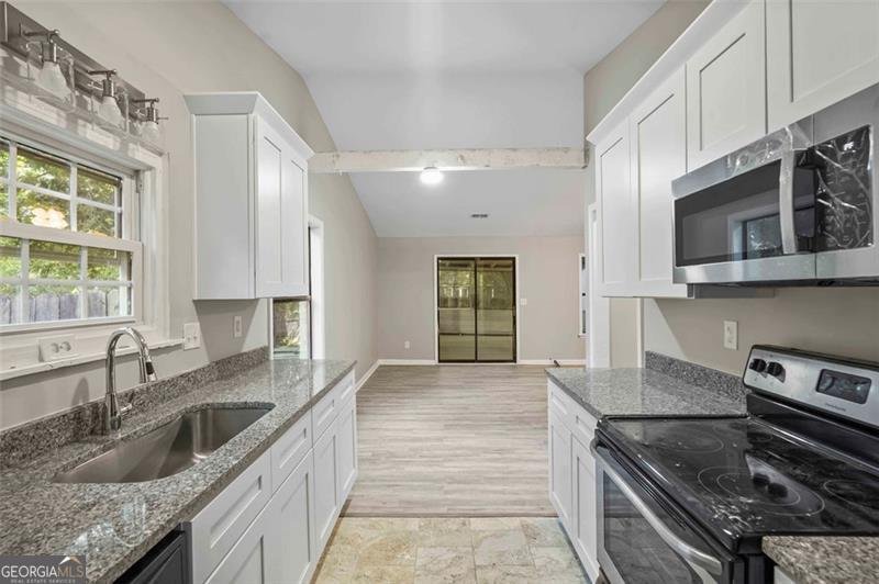 1042 MAINSTREET LAKE Drive Stone Mountain - 9