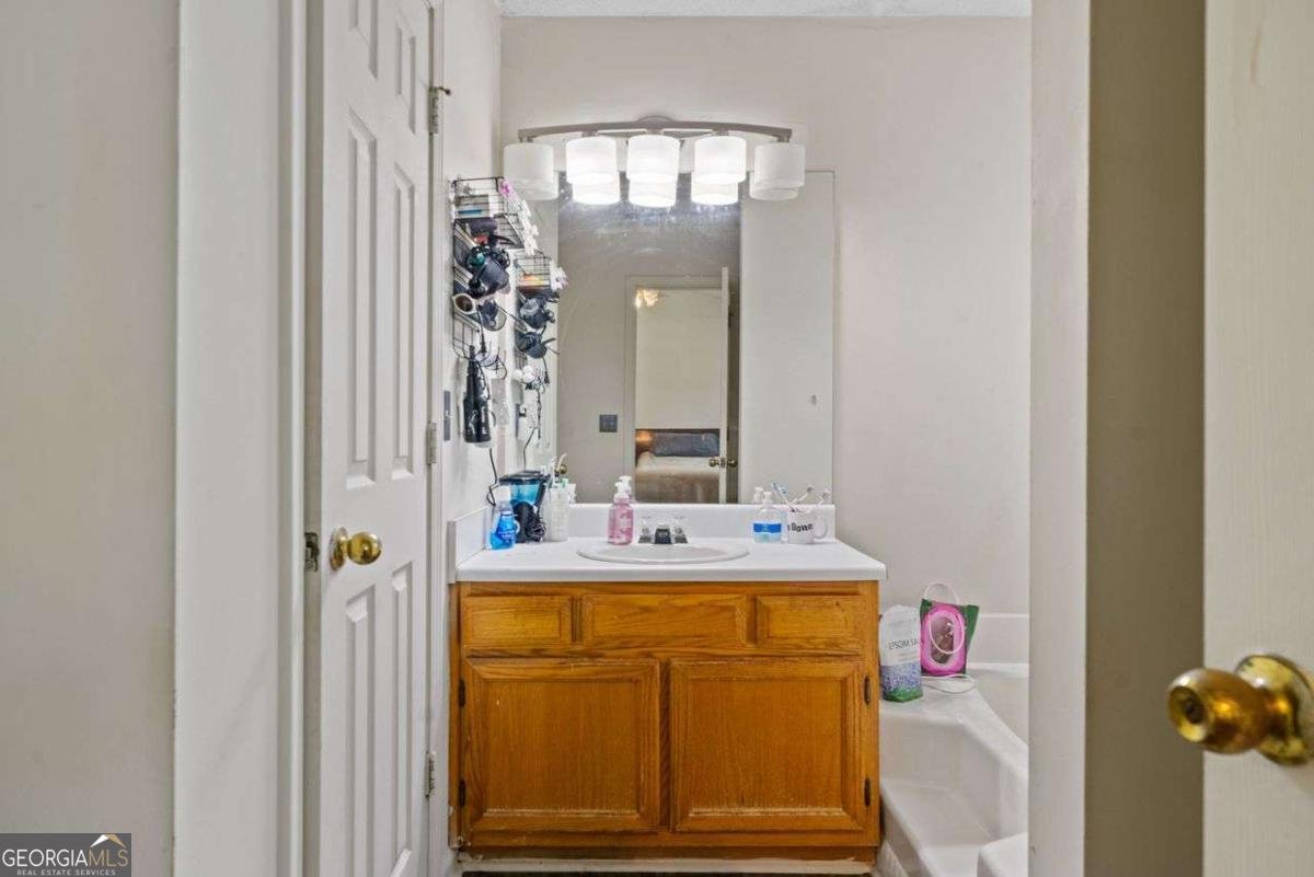 7106 Oakwood Circle Rex - 23