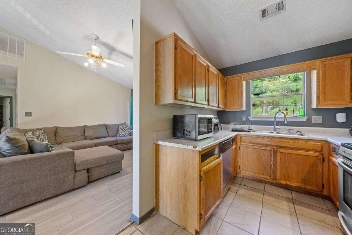 7106 Oakwood Circle Rex - 8