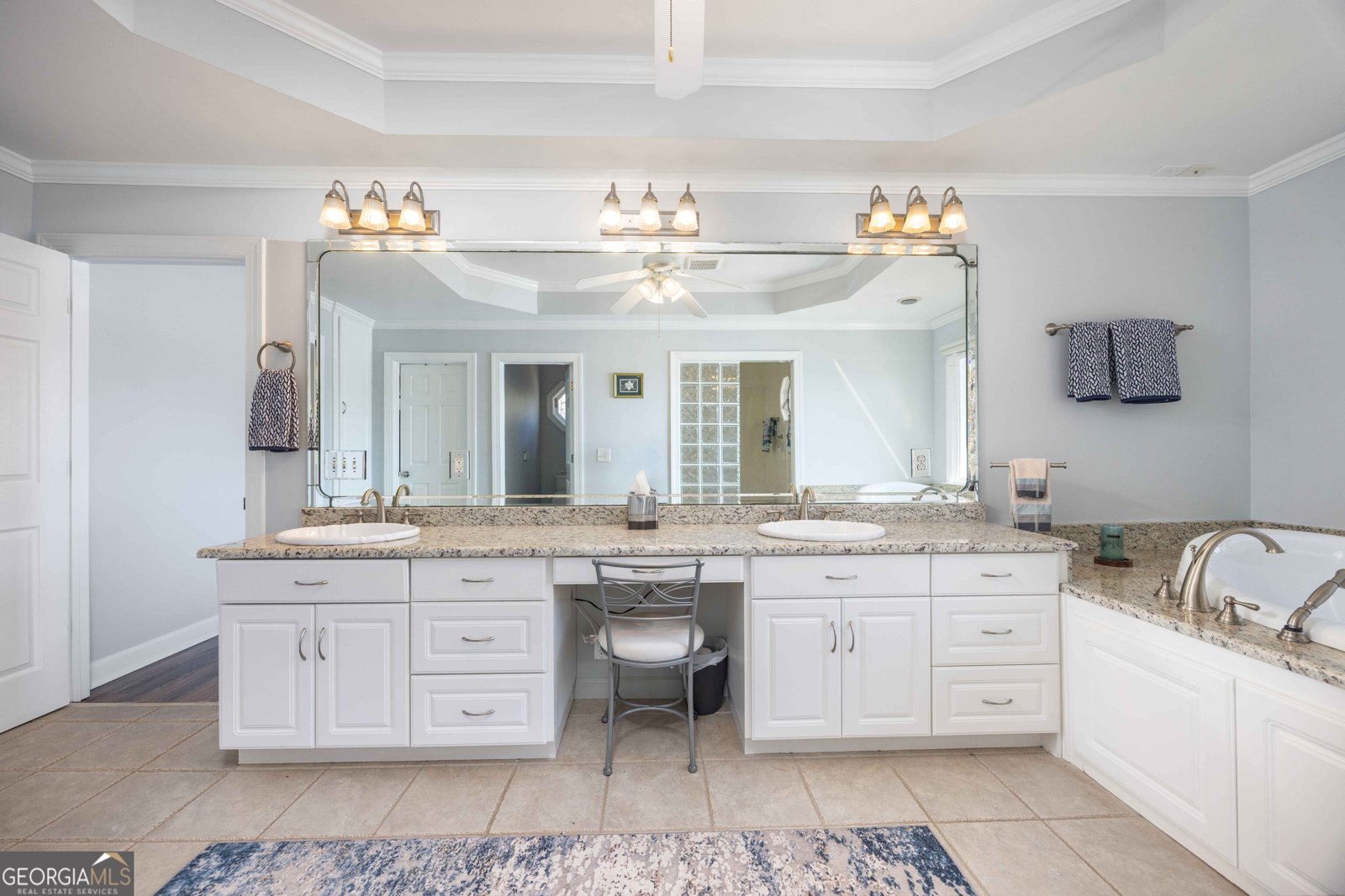 566 LONGVIEW DRIVE Hamilton - 24