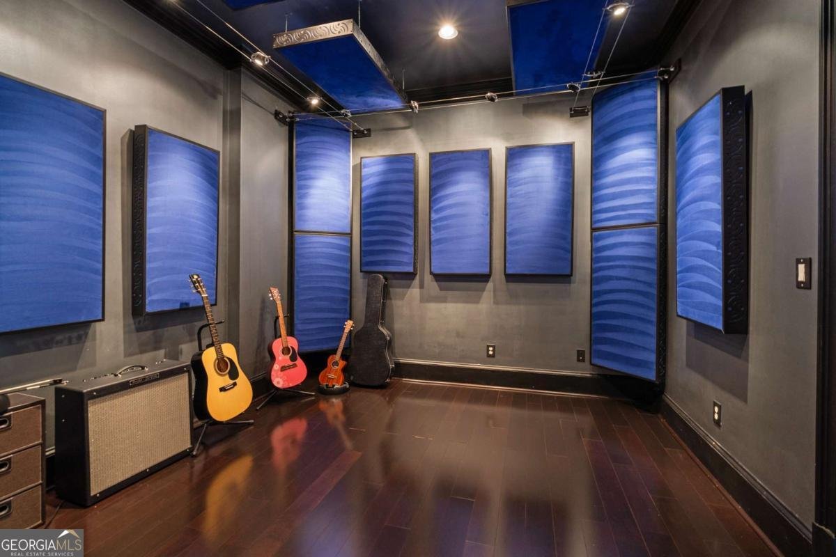 7790 Stables Drive Sandy Springs - 37