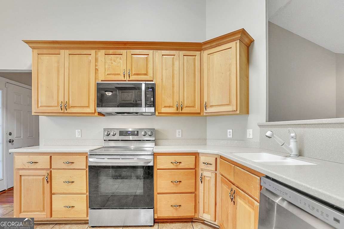 8 Patriot Drive Richmond Hill - 9