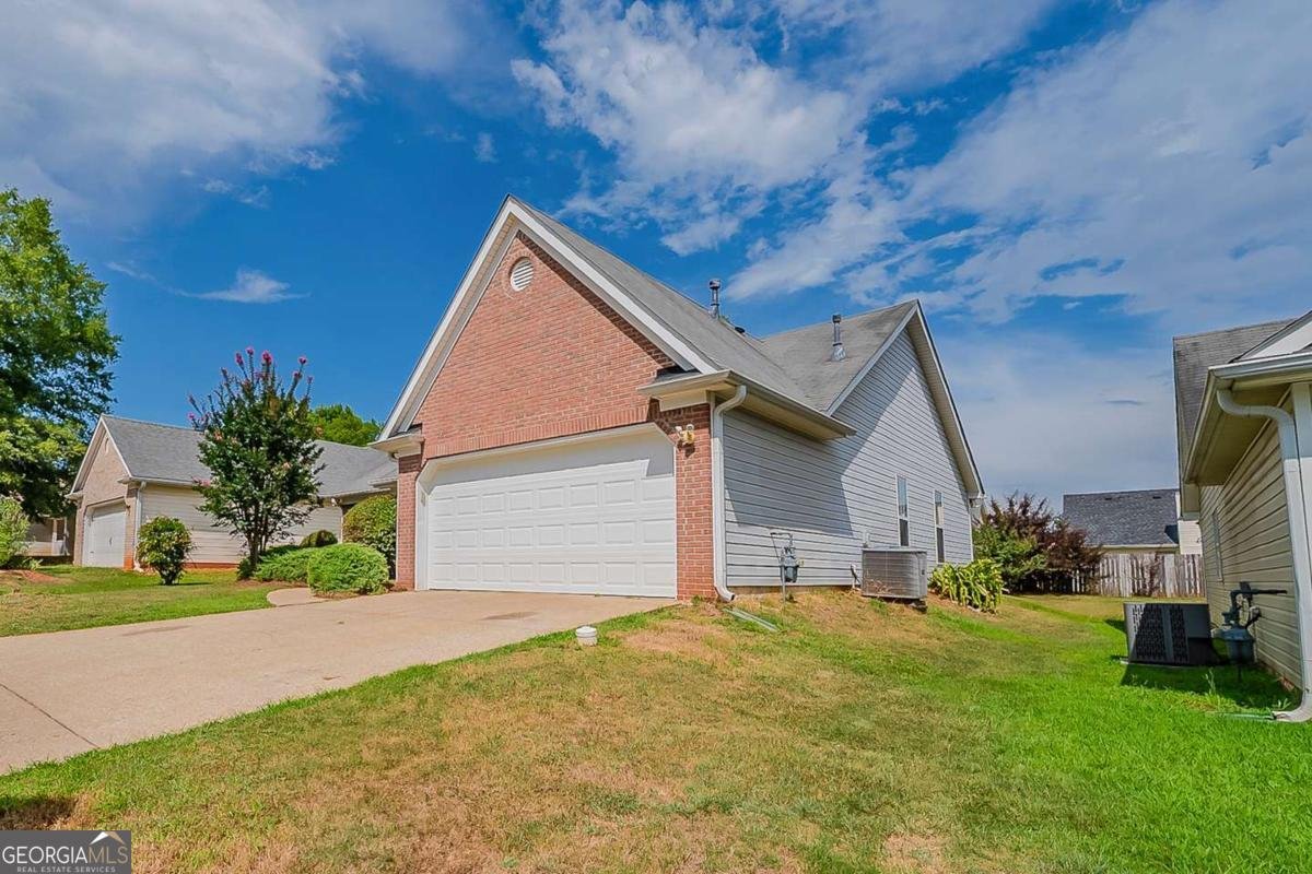 2494 Hillvale Circle Lithonia - 1