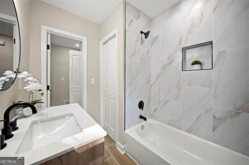 1340 DOWNS Drive Atlanta - 18