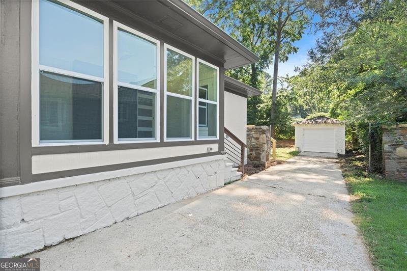1340 DOWNS Drive Atlanta - 33