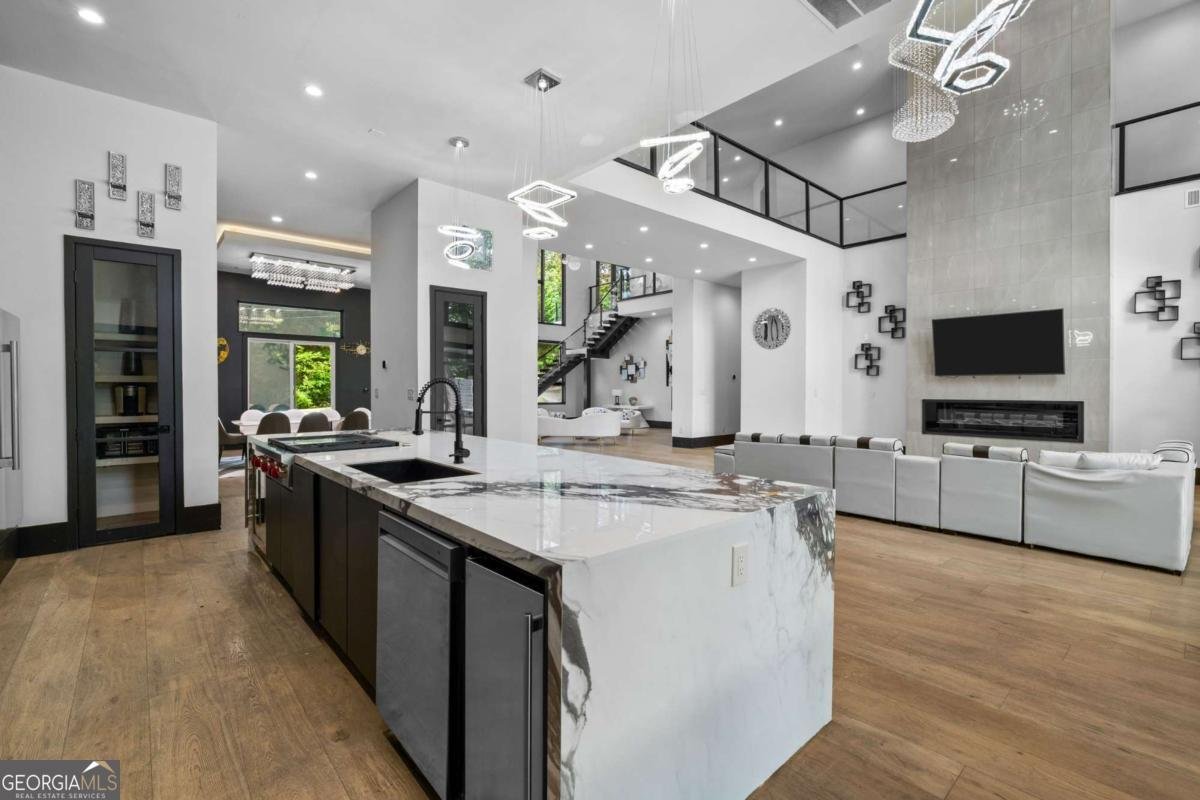 2401 Greenglade Road Atlanta - 17