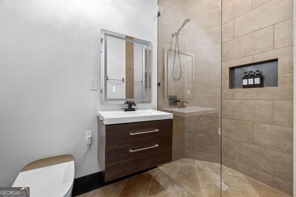 2401 Greenglade Road Atlanta - 44