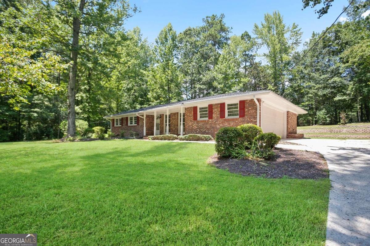 85 Valleybrook Drive Fairburn - 1