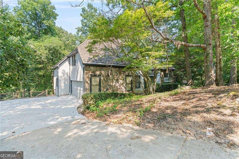8240 Grogans Ferry Rd Atlanta - 1