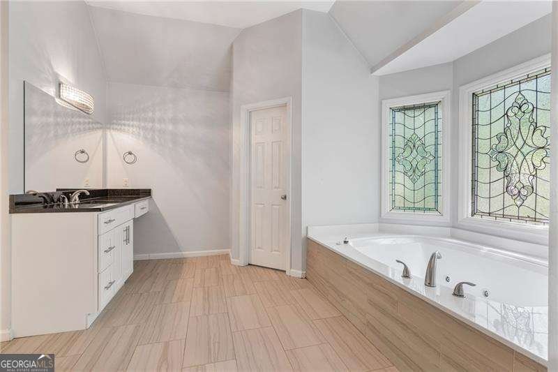 8240 Grogans Ferry Rd Atlanta - 24