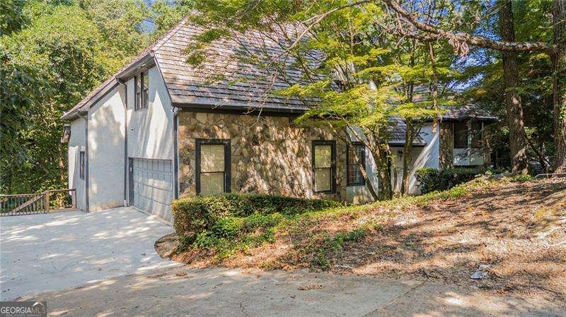 8240 Grogans Ferry Rd Atlanta - 3