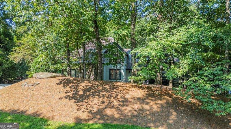 8240 Grogans Ferry Rd Atlanta - 35