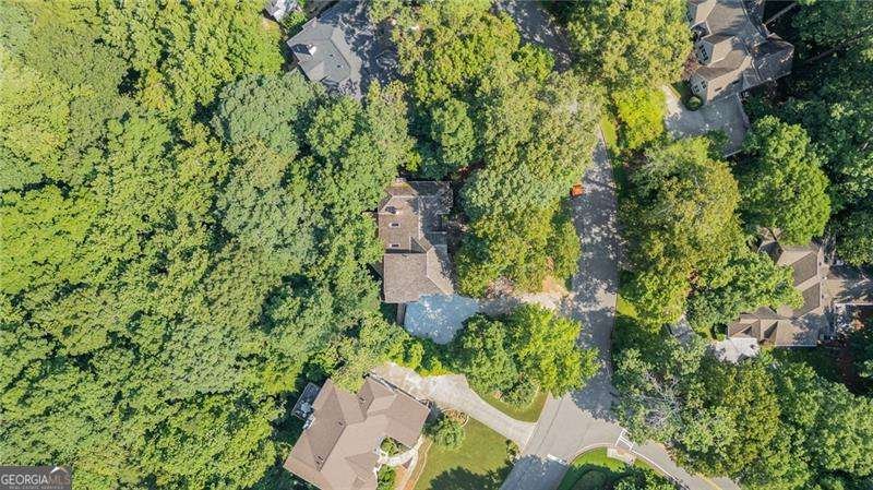 8240 Grogans Ferry Rd Atlanta - 37