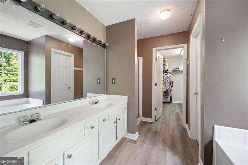 518 Wallnut Hall Cove Woodstock - 1