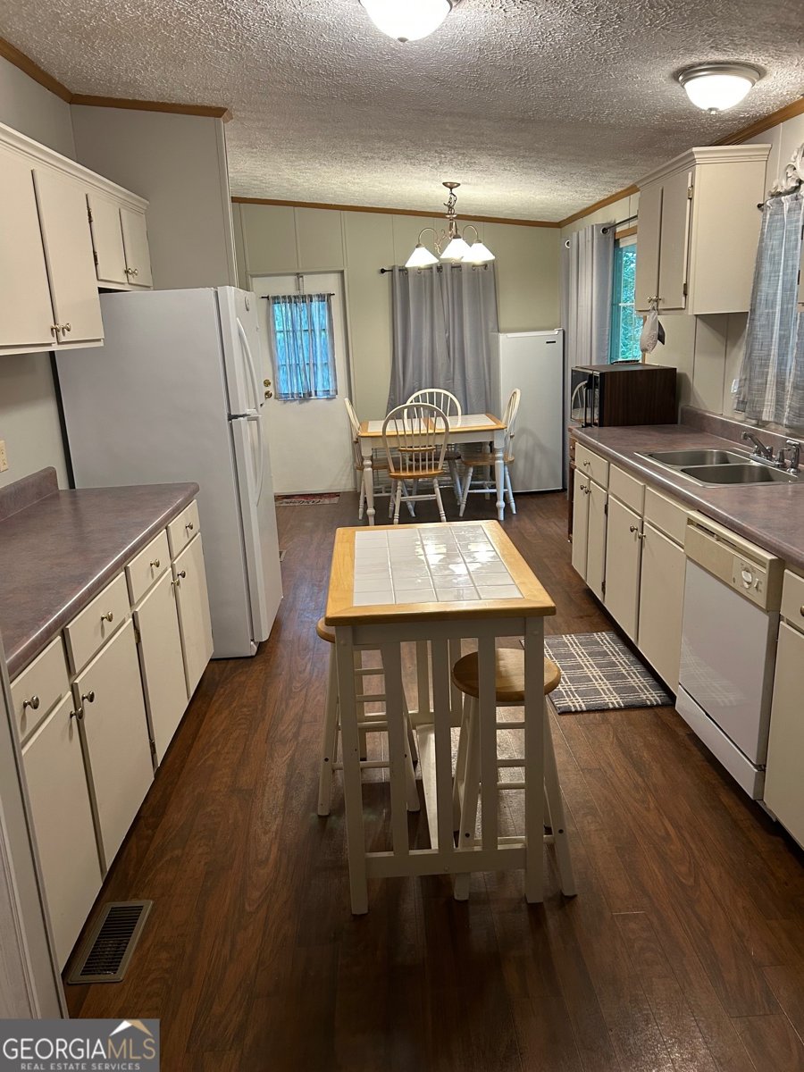 524 South Steel Bridge Road Eatonton - 27
