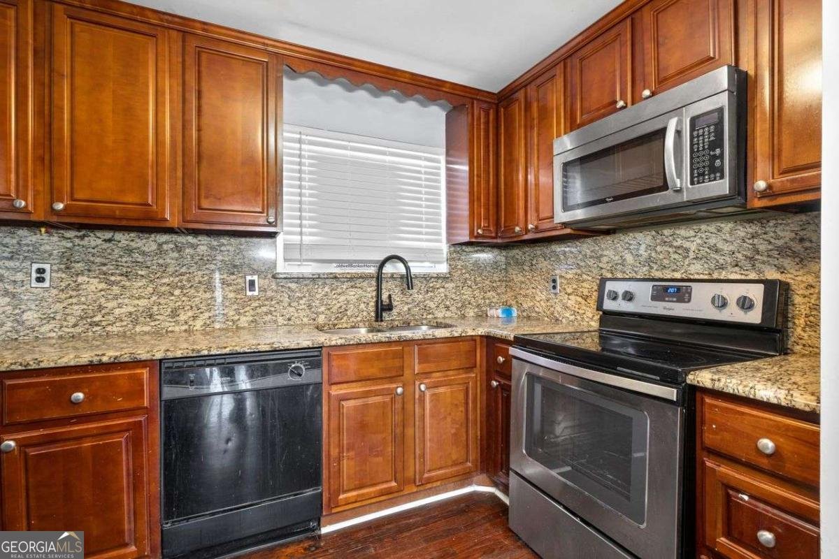 5667 KINGSPORT Drive Atlanta - 10