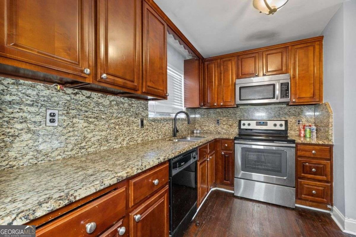 5667 KINGSPORT Drive Atlanta - 8