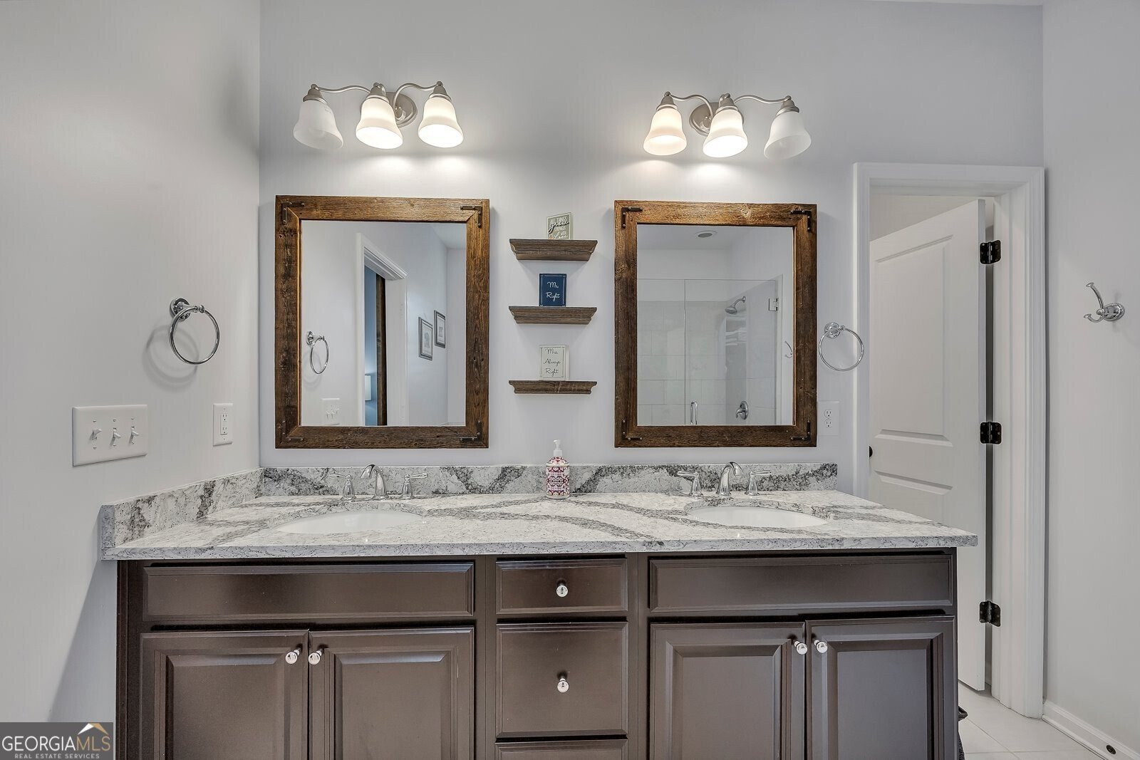 208 Marlow Drive Woodstock - 33