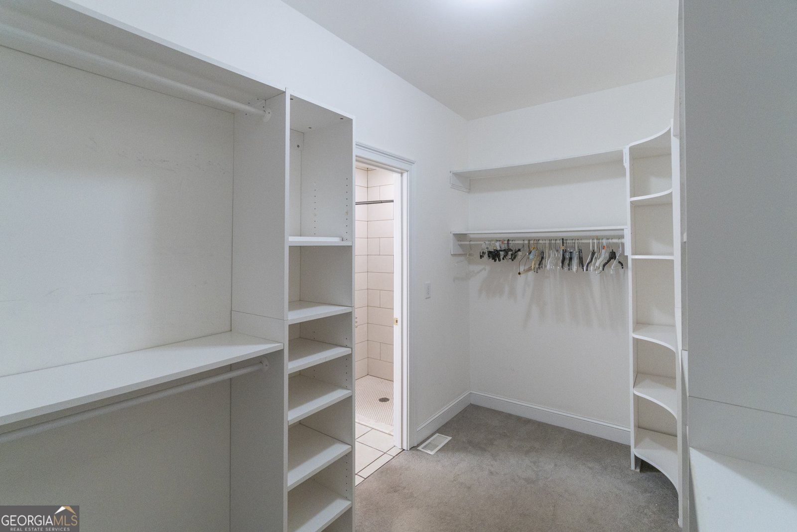 102 Trent Trail Cleveland - 43